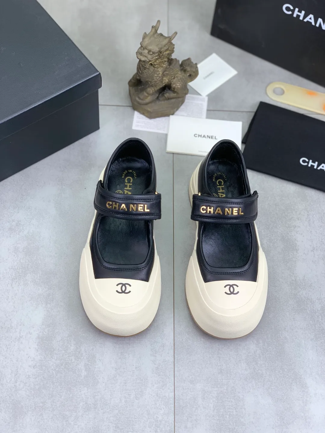 Men's men's shoes 💰P562 new high quality Chanel 25k spring counter new top quality [proud] This boot is really a lucky star for small people, thick sole 5cma more refined rhombus, slim legs, the key is very comfortable upper foot: imported cowhide lining: sheepskin lining outsole: genuine molded tpu outsole ~ 5cm heel height Color: 3️⃣ colors available Size: 35-40 (41 made to order, non-refundable)
